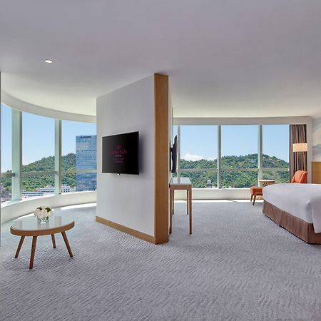 Crowne Plaza Zhuhai City Center By Ihg - Offers Free One-Way Shuttle To Chimelong Ocean Kingdom Buitenkant foto