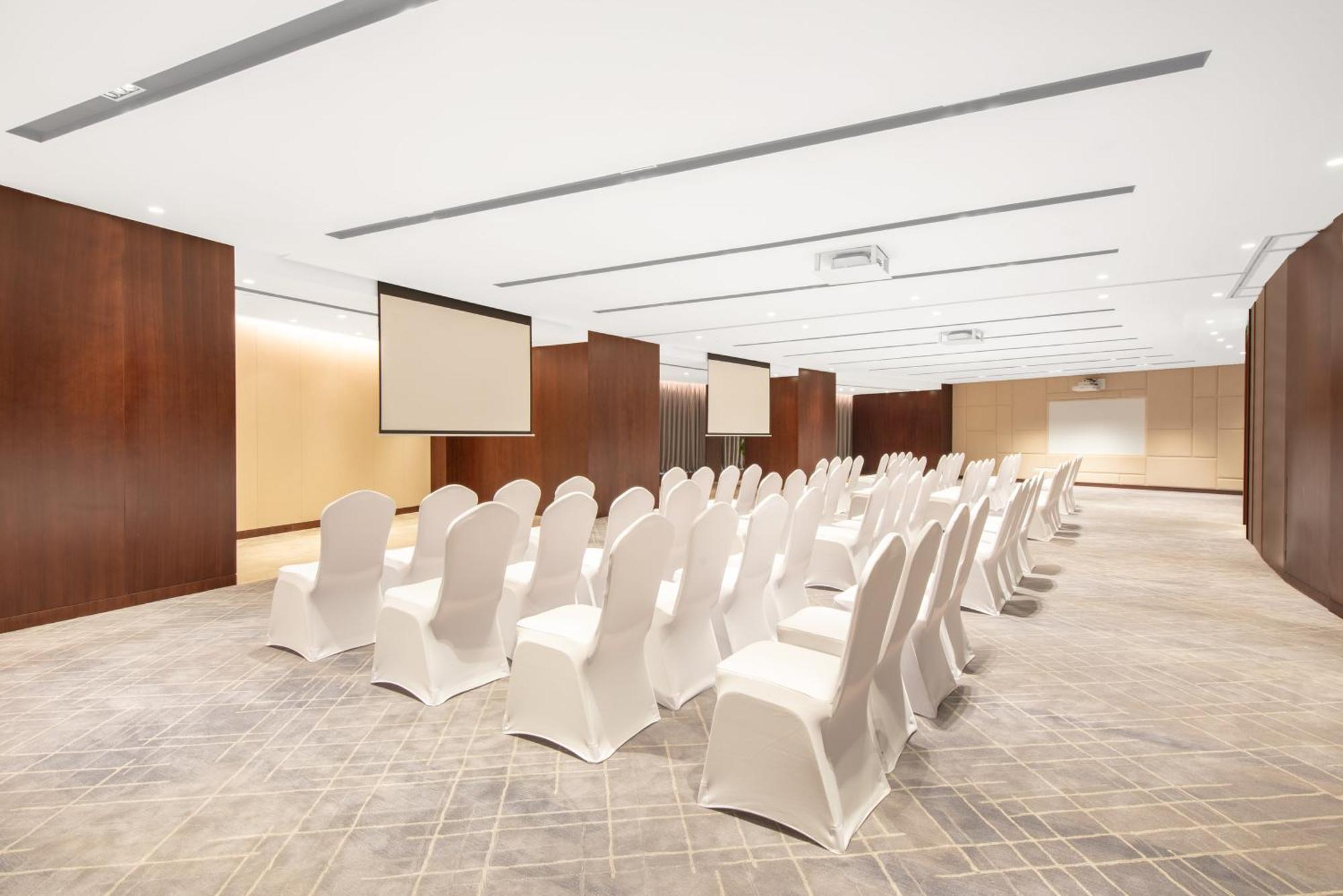 Crowne Plaza Zhuhai City Center By Ihg - Offers Free One-Way Shuttle To Chimelong Ocean Kingdom Buitenkant foto