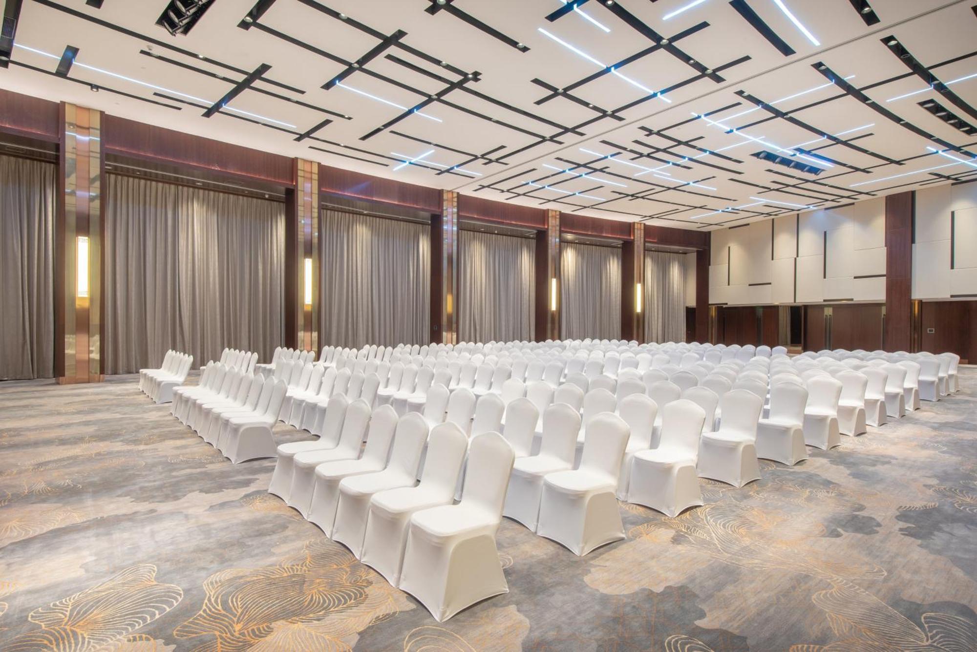 Crowne Plaza Zhuhai City Center By Ihg - Offers Free One-Way Shuttle To Chimelong Ocean Kingdom Buitenkant foto