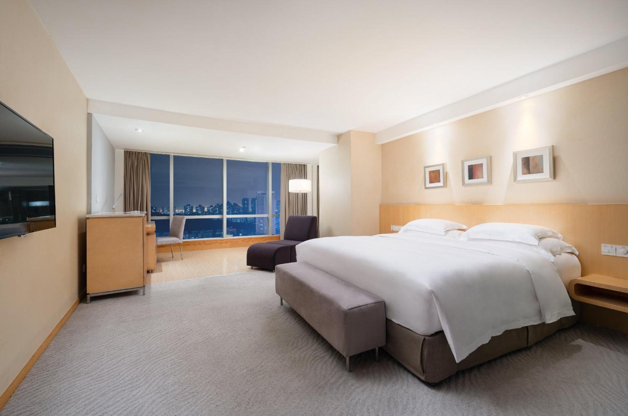 Crowne Plaza Zhuhai City Center By Ihg - Offers Free One-Way Shuttle To Chimelong Ocean Kingdom Buitenkant foto