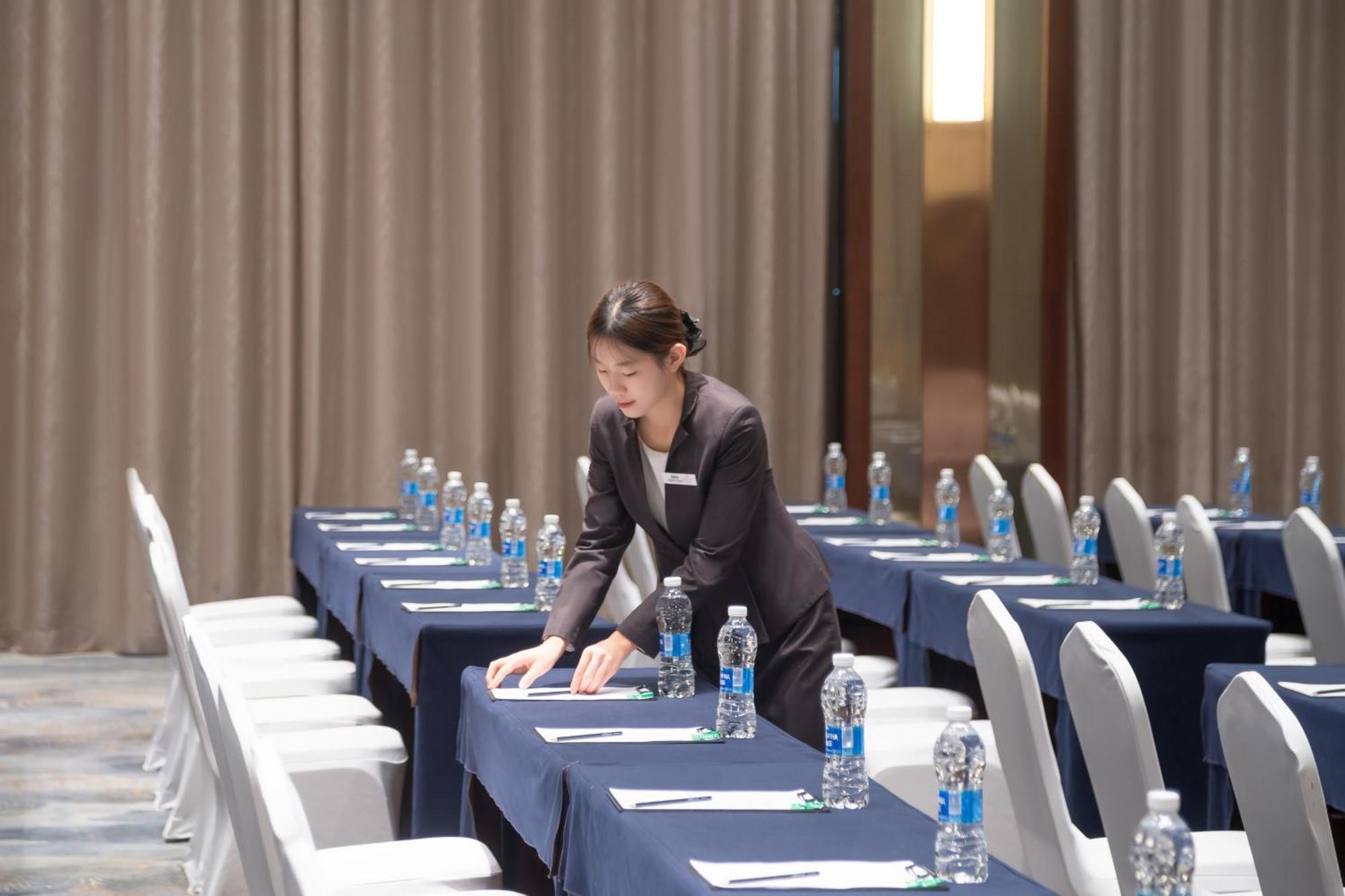 Crowne Plaza Zhuhai City Center By Ihg - Offers Free One-Way Shuttle To Chimelong Ocean Kingdom Buitenkant foto
